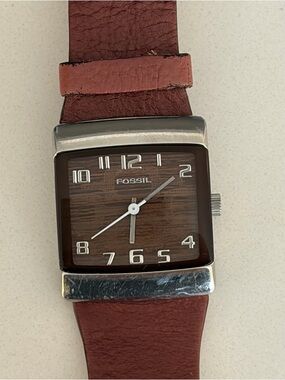 Fossil Women’s Brown Wood-Pattern Dial Watch with Leather Strap - Model JR-9517